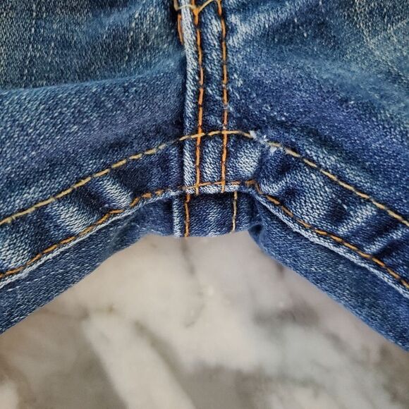 TrueĀ ReligionāDistressedāDenimāJeans - Picture 5 of 7